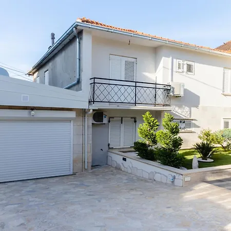 Persea -