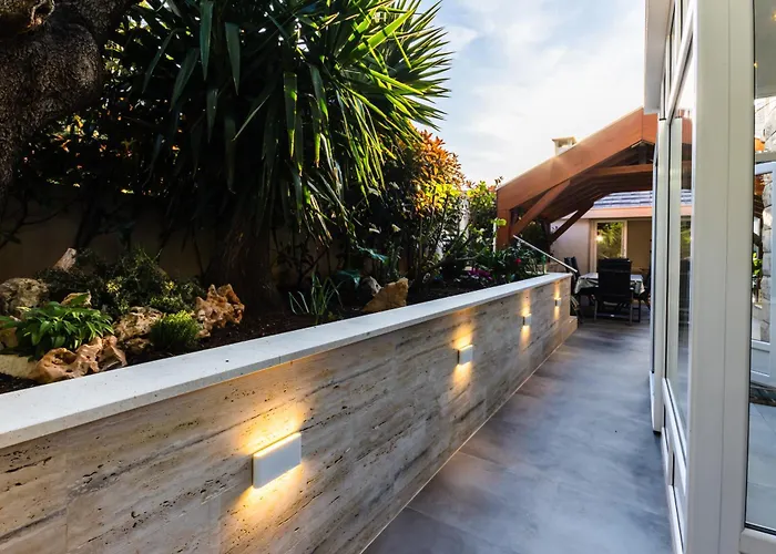 Villa Persea - *